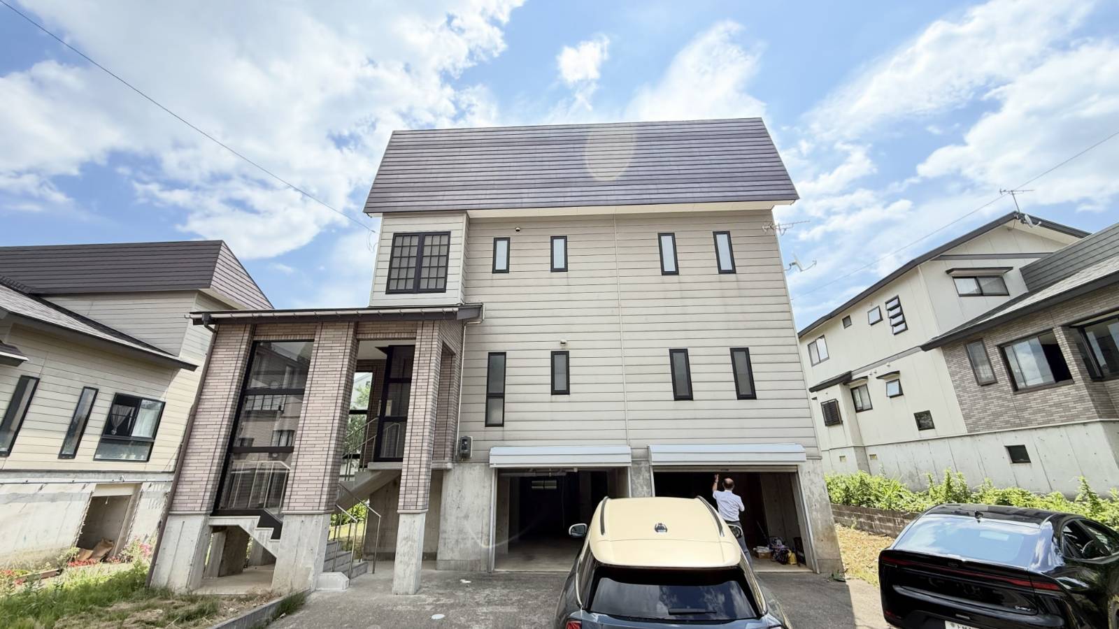 Spacious Home with Double Garage in Central Myoko